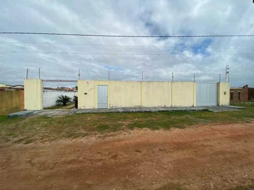 Casa em leilão em Extremoz - RN — Casa à venda em leilão