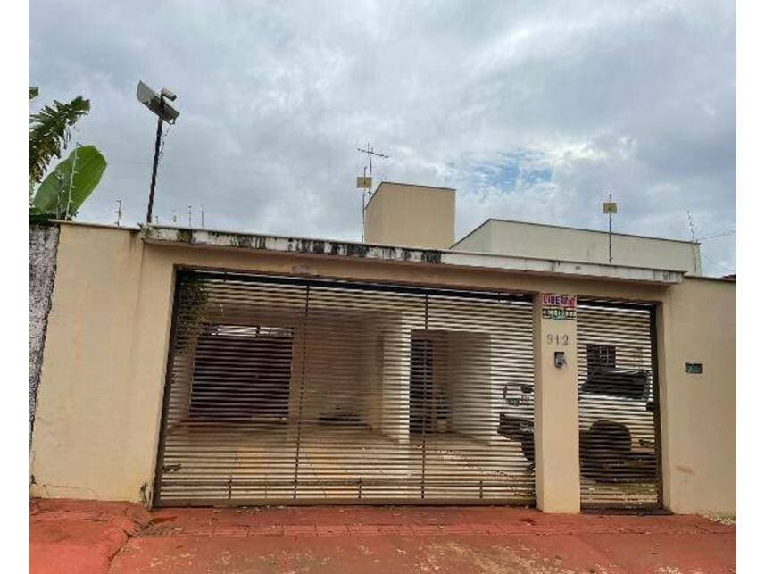 Casa em leilão em Londrina - PR — Casa à venda em leilão