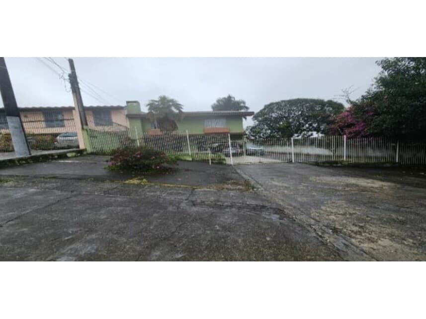 Casa em leilão em Curitiba - PR — Casa à venda em leilão