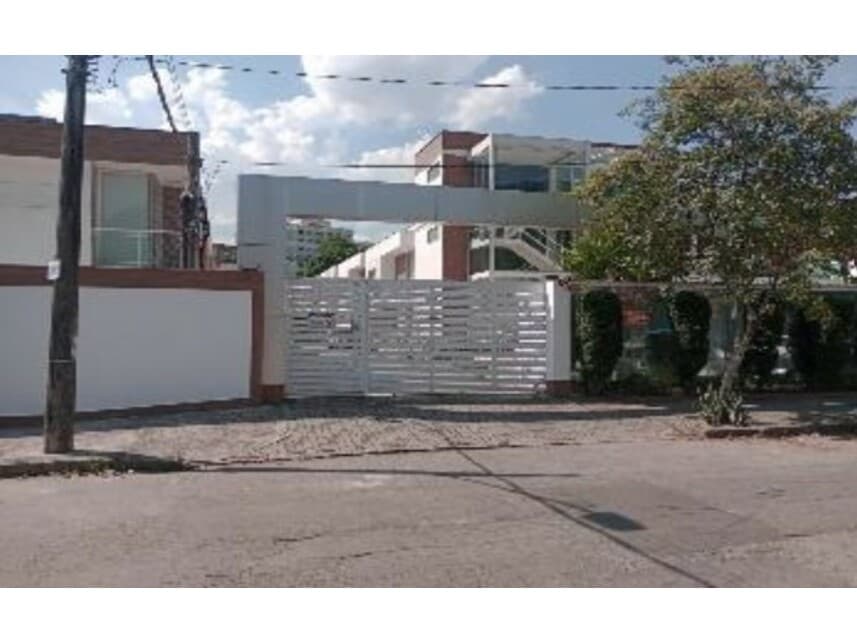 Casa em leilão em Rio De Janeiro - RJ — Casa à venda em leilão