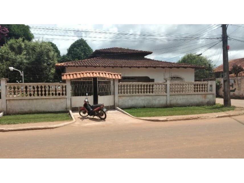 Casa em leilão em Itacoatiara - AM — Casa à venda em leilão