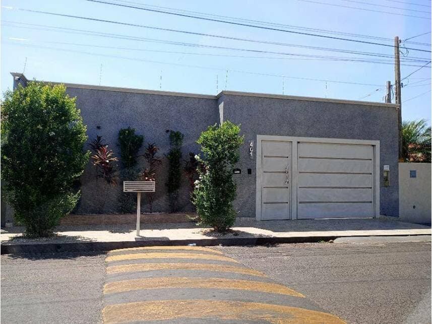 Casa em leilão em Macaubal - SP — Casa à venda em leilão