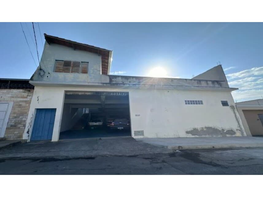 Comercial em leilão em Varginha - MG — Galpão à venda em leilão