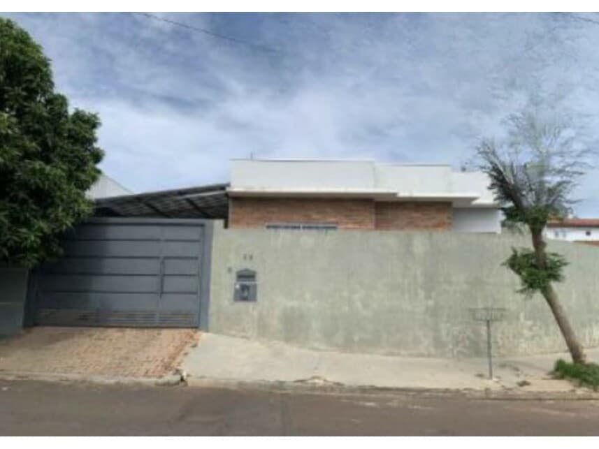 Casa em leilão em Botucatu - SP — Casa à venda em leilão