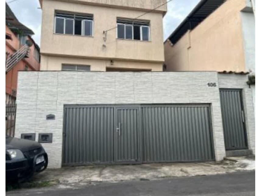 Casa em leilão em Juiz De Fora - MG — Casa à venda em leilão