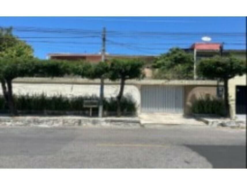 Casa em leilão em Fortaleza - CE — Casa à venda em leilão