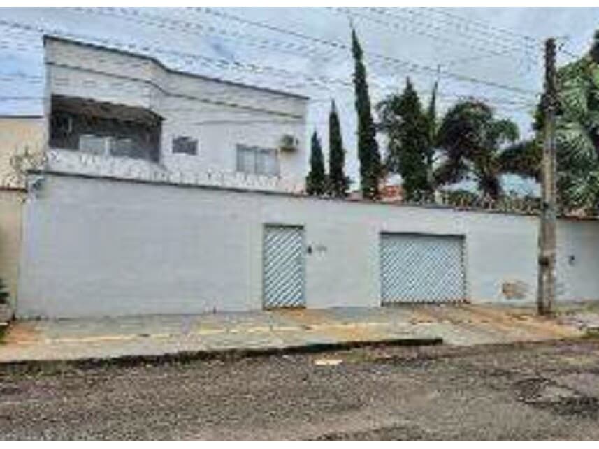 Casa em leilão em Goiânia - GO — Casa à venda em leilão