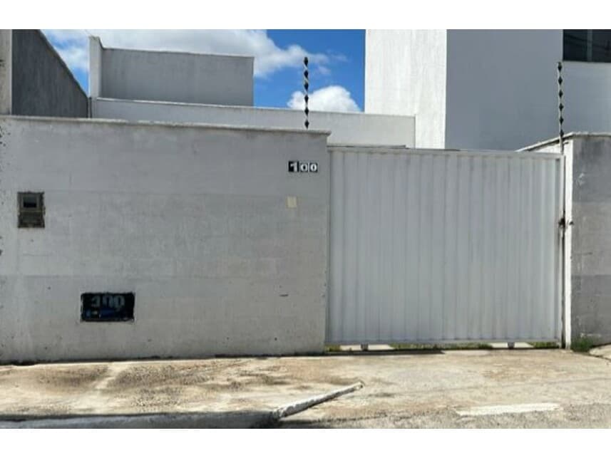 Casa em leilão em Feira De Santana - BA — Casa à venda em leilão