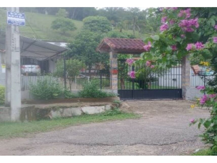 Casa em leilão em Guapimirim - RJ — Casa à venda em leilão