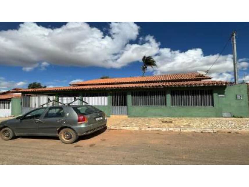 Casa em leilão em Catalão - GO — Casa à venda em leilão