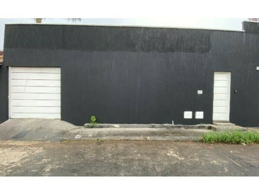 Casa em leilão em Goiânia - GO — Casa à venda em leilão