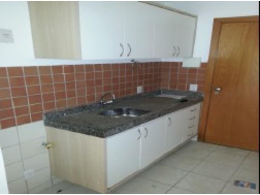Foto 3 de 7: Apartamento em leilão em Brasília - DF — Apartamento à venda em leilão