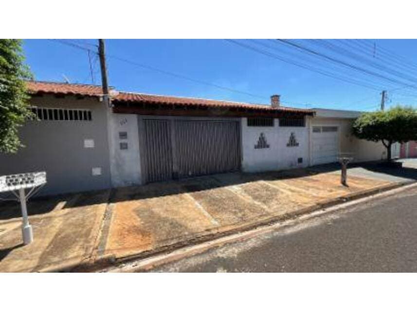 Casa em leilão em Jaboticabal - SP — Casa à venda em leilão