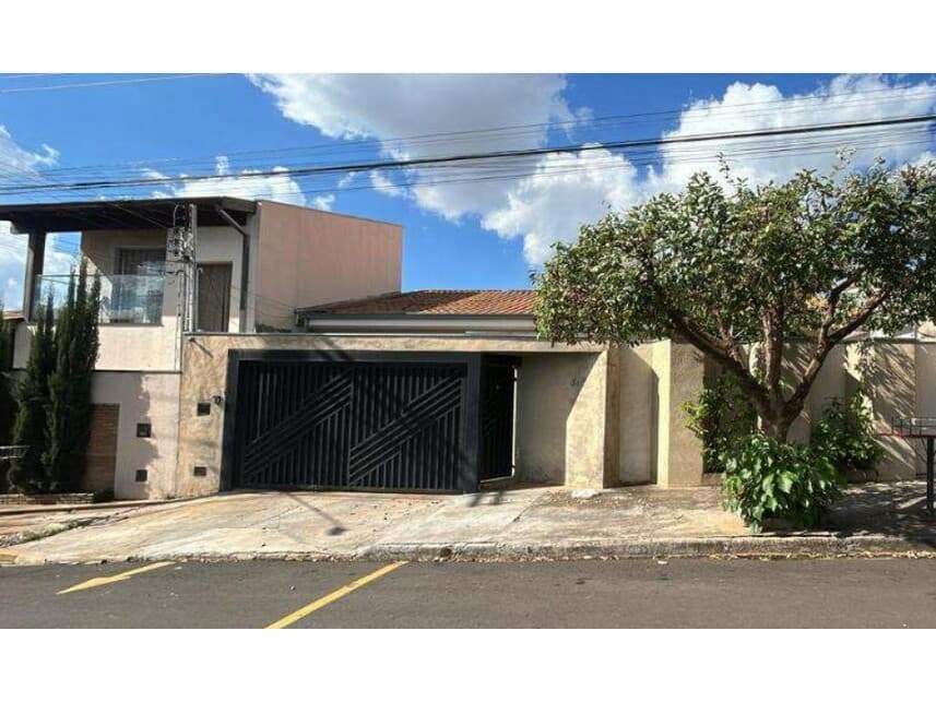 Casa em leilão em Catanduva - SP — Casa à venda em leilão