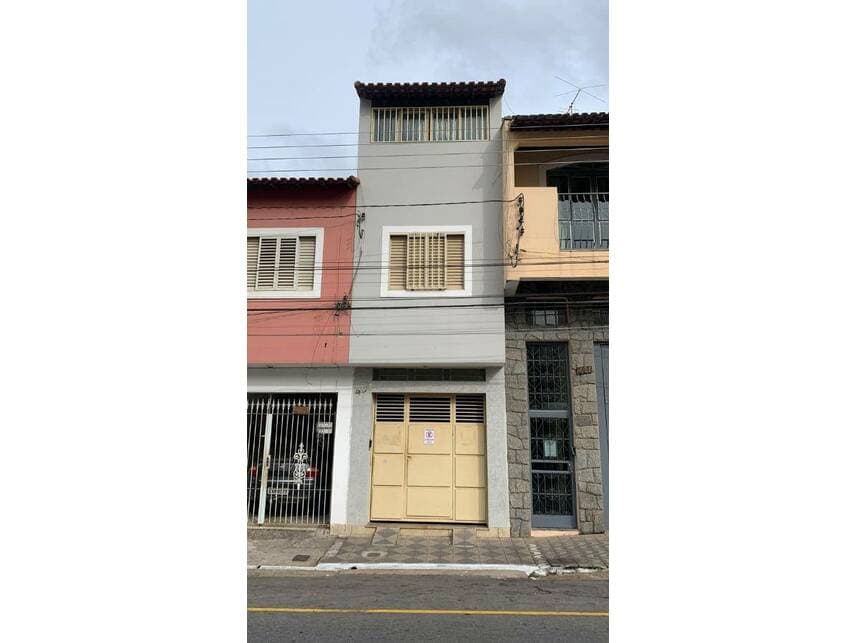 Casa em leilão em Pouso Alegre - MG — Casa à venda em leilão