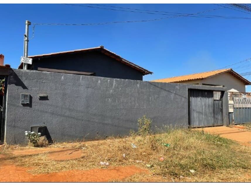 Casa em leilão em Planaltina - GO — Casa à venda em leilão