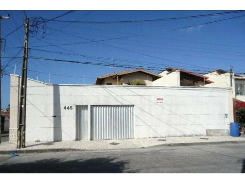 Casa em leilão em Fortaleza - CE — Casa à venda em leilão