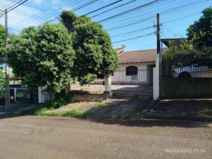 Casa em leilão em Maringá - PR — Casa à venda em leilão