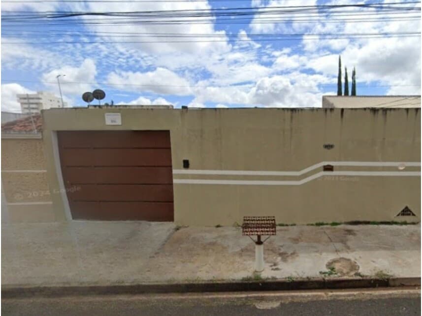 Casa em leilão em Uberlândia - MG — Casa à venda em leilão