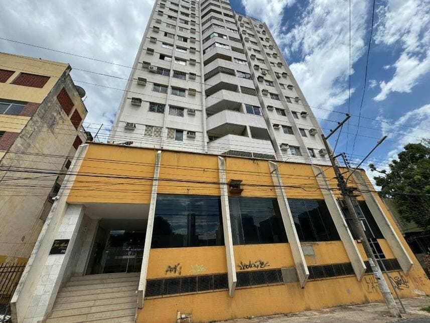 Apartamento em leilão em Cuiabá - MT — Apartamento à venda em leilão