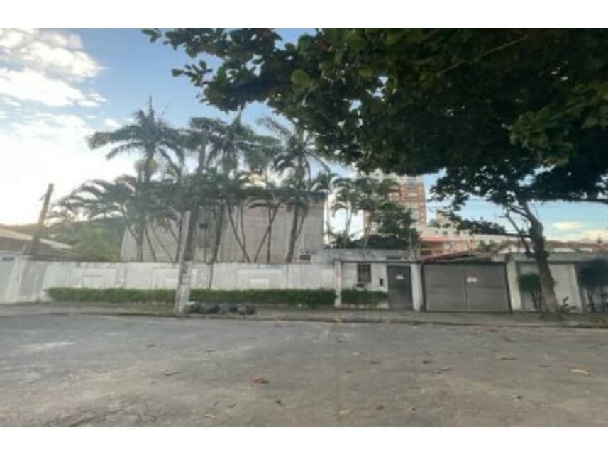 Casa em leilão em Guarujá - SP — Casa à venda em leilão