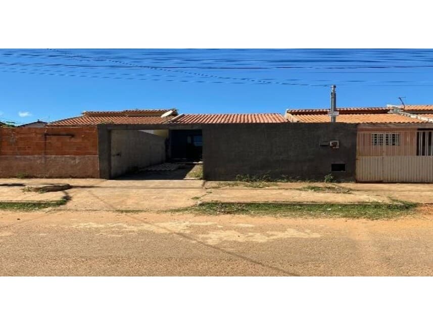 Casa em leilão em Planaltina - GO — Casa à venda em leilão