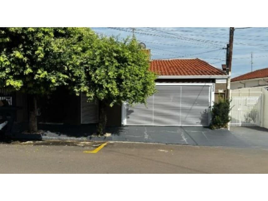 Casa em leilão em Fernandópolis - SP — Casa à venda em leilão