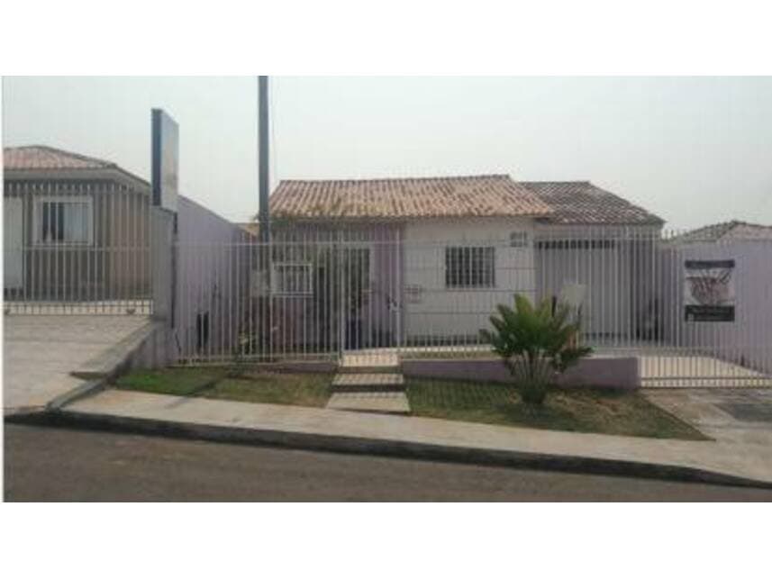 Casa em leilão em Ponta Grossa - PR — Casa à venda em leilão