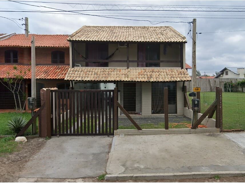 Casa em leilão em Tramandaí - RS — Casa à venda em leilão