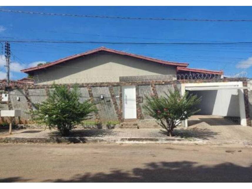 Foto 1 de 9: Casa em leilão em Goiania - GO — Casa à venda em leilão