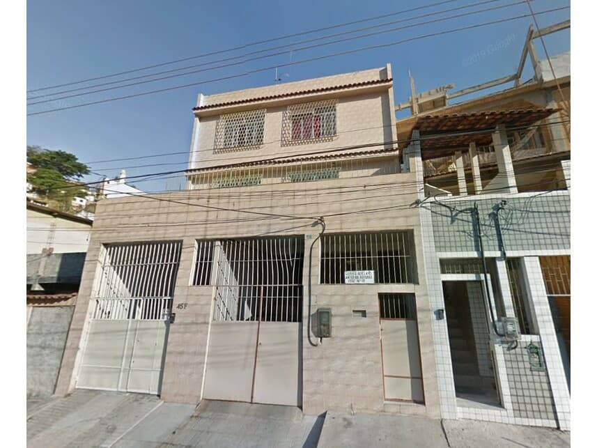 Casa em leilão em Rio De Janeiro - RJ — Sobrado à venda em leilão