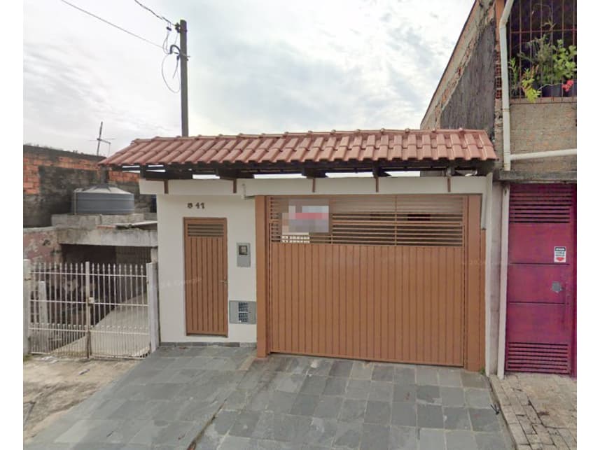 Casa em leilão em Embu Das Artes - SP — Casa à venda em leilão