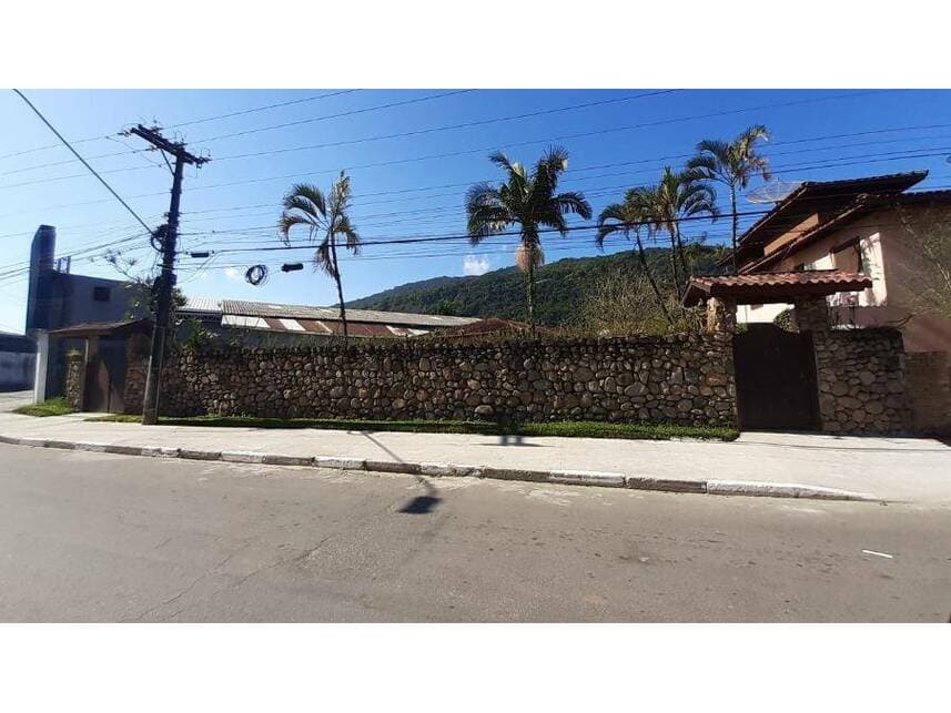 Foto 1 de 16: Casa em leilão em Caraguatatuba - SP — Casa à venda em leilão