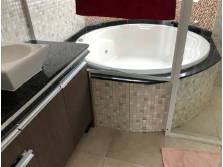 Foto 6 de 8: Casa em leilão em Curitiba - PR — Casa à venda em leilão
