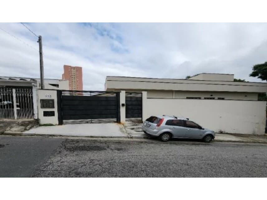 Casa em leilão em Taubaté - SP — Casa à venda em leilão