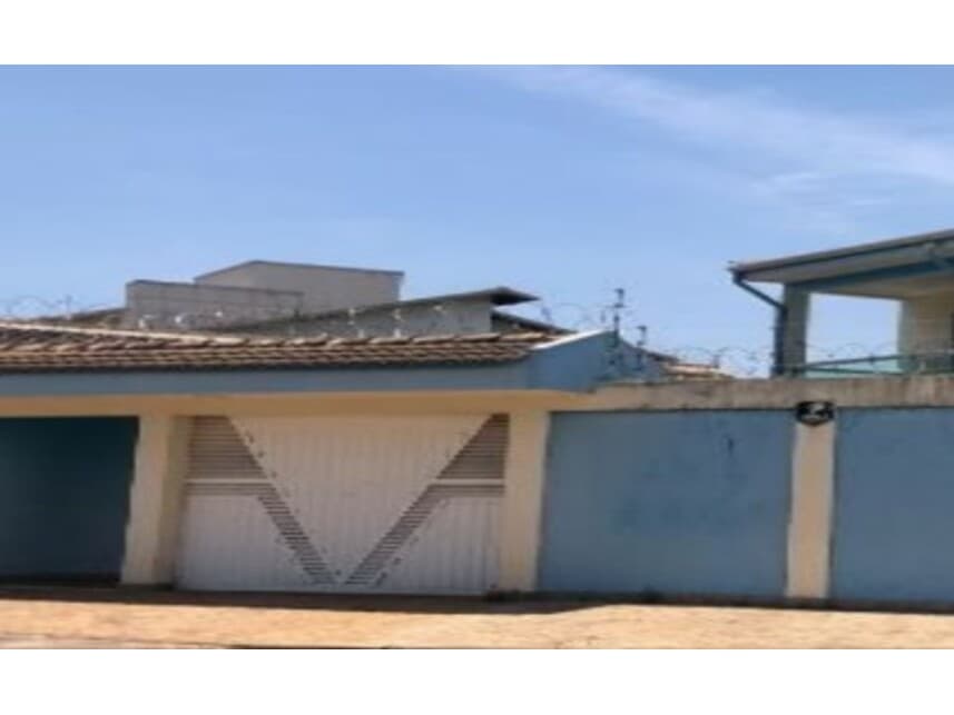 Foto 1 de 13: Casa em leilão em Goiânia - GO — Casa à venda em leilão