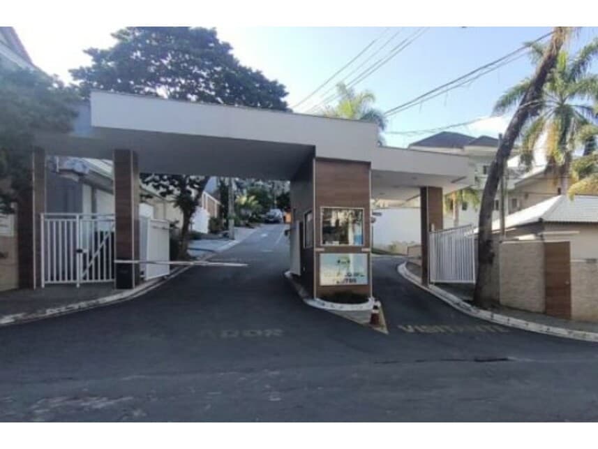 Casa em leilão em Rio De Janeiro - RJ — Casa à venda em leilão