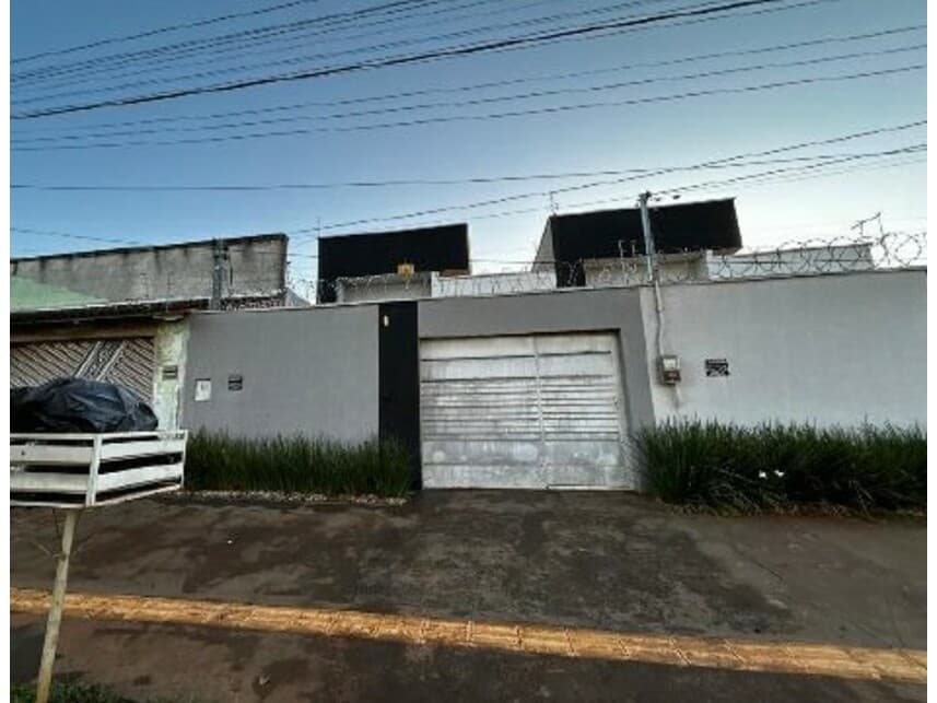 Casa em leilão em Goiânia - GO — Casa à venda em leilão
