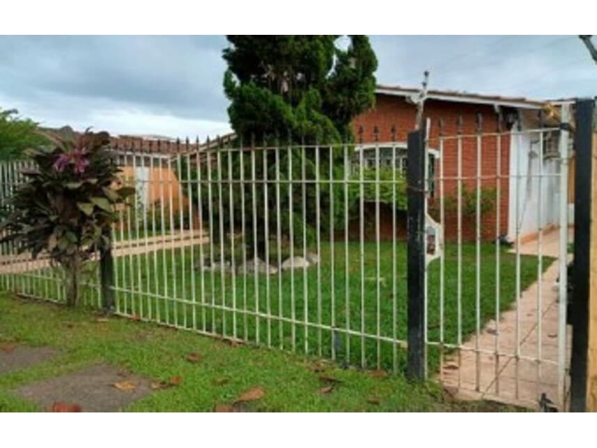 Casa em leilão em Guarujá - SP — Casa à venda em leilão
