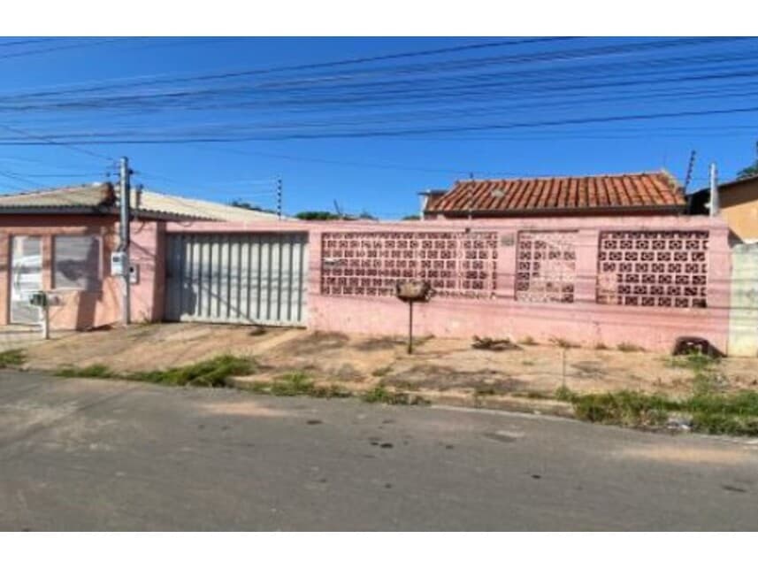 Casa em leilão em Cuiabá - MT — Casa à venda em leilão