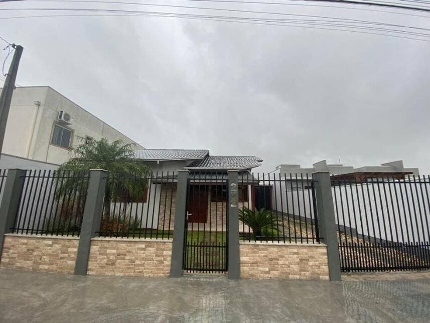 Foto 1 de 15: Casa em leilão em Tijucas - SC — Casa à venda em leilão