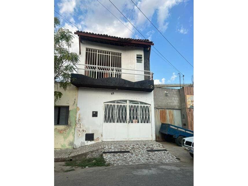 Casa em leilão em Iguatu - CE — Casa à venda em leilão