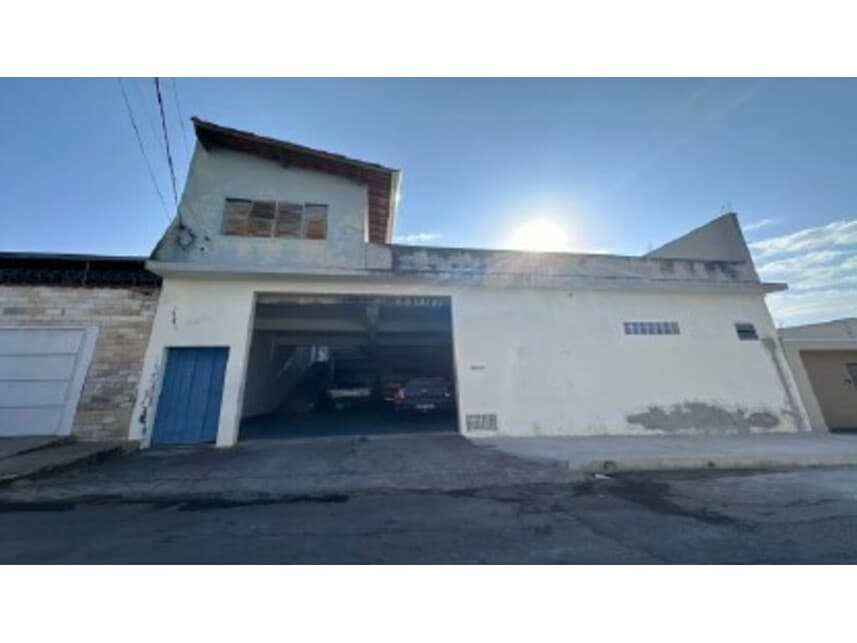Comercial em leilão em Varginha - MG — Galpão à venda em leilão