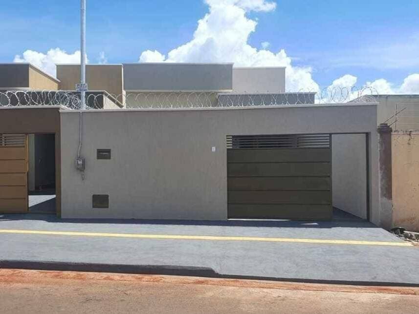 Casa em leilão em Goiânia - GO — Casa à venda em leilão