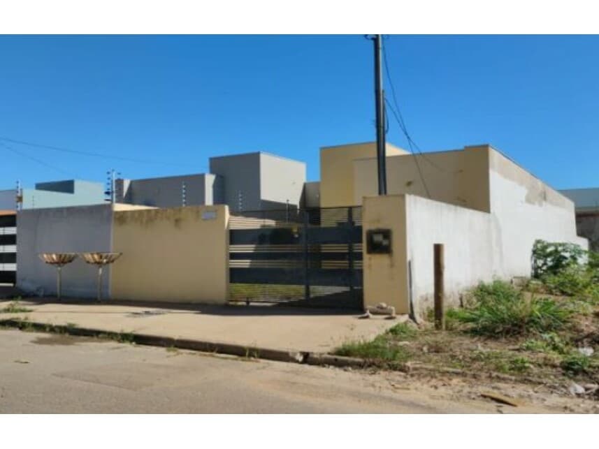 Casa em leilão em Cuiabá - MT — Casa à venda em leilão