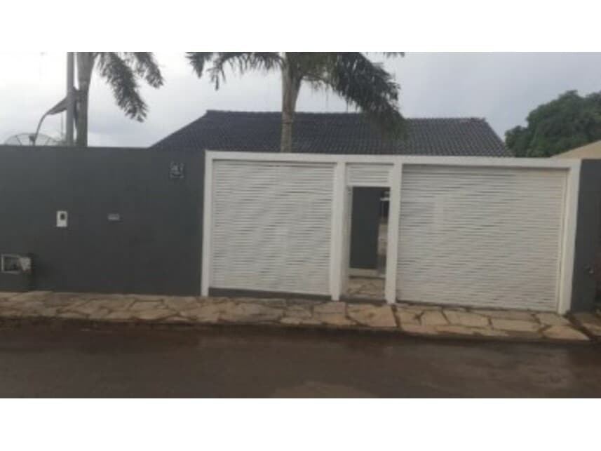 Casa em leilão em Águas Lindas De Goiás - GO — Casa à venda em leilão