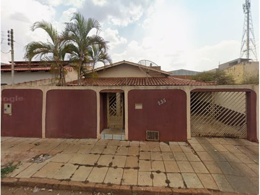 Foto 1 de 17: Casa em leilão em Itumbiara - GO — Casa à venda em leilão