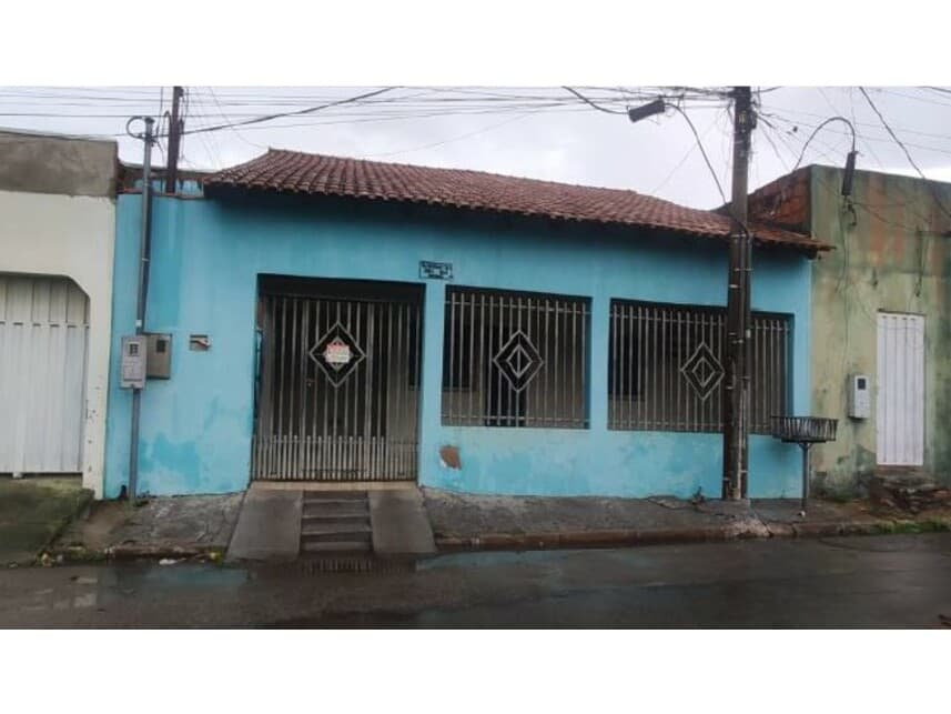 Casa em leilão em Várzea Grande - MT — Casa à venda em leilão