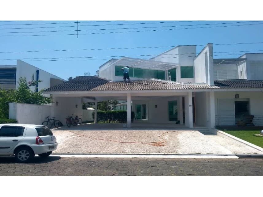 Casa em leilão em Guarujá - SP — Casa à venda em leilão