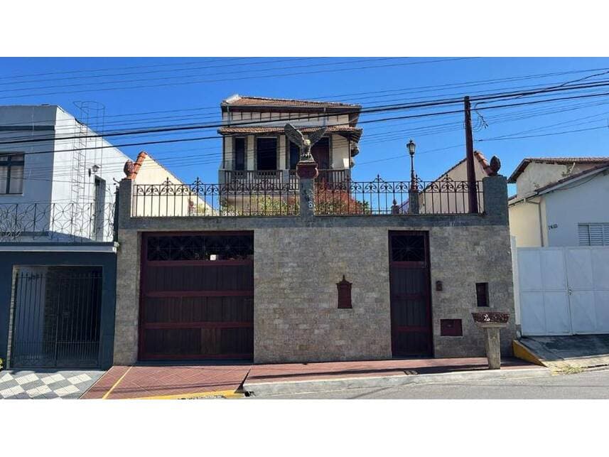 Casa em leilão em Lorena - SP — Casa à venda em leilão